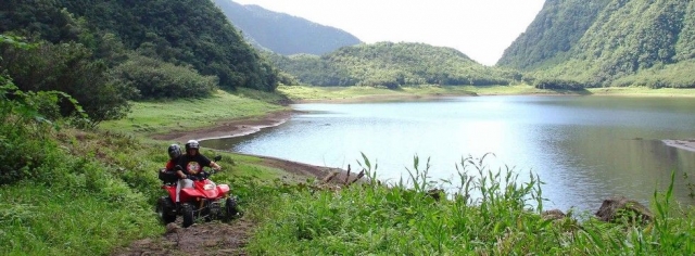  Quad-Wandern am Ufer des Serre-Poncon-Sees 